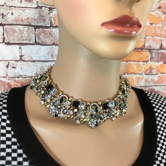 New Jeweled Statement Bib Necklace - Picture 3 of 4